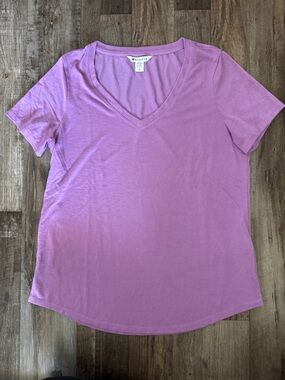 Athleta Lavender V-Neck Short Sleeve Tee
